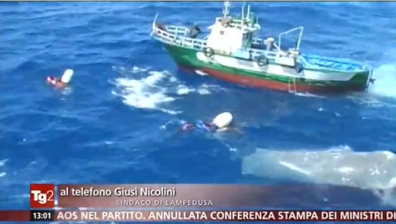 O nava cu imigranti a naufragiat in largul Italiei: 130 de morti!