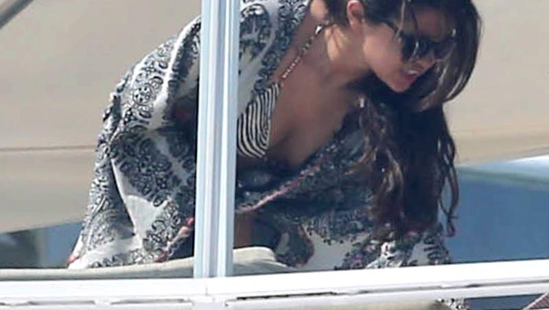 FOTO! Selena Gomez, in costum de baie, dovada ca nu mai este doar o copila