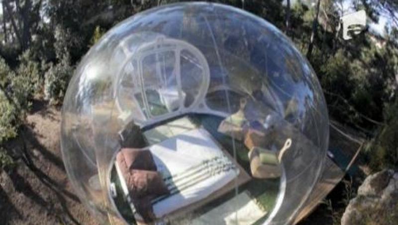 FOTO! Balonul de dormit in natura, pe post de camera intr-un hotel de lux