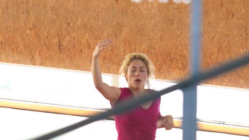 FOTO! Si Shakira poate sa sara: Artista, surprinsa jucand baschet, in Barcelona