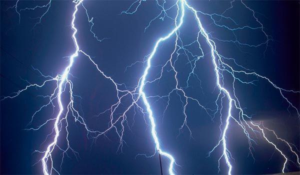 32 de persoane UCISE de fulgere, in India