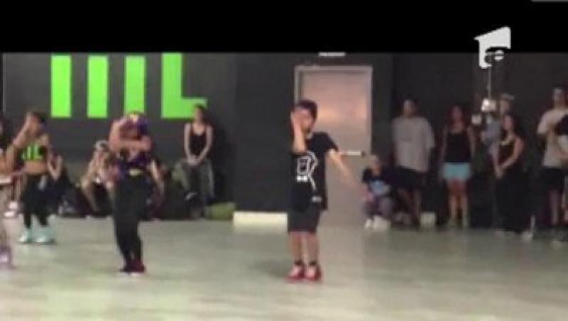 Aplauze! Un baietel de 11 ani a demonstrat ca poate sa danseze ca Lady Gaga