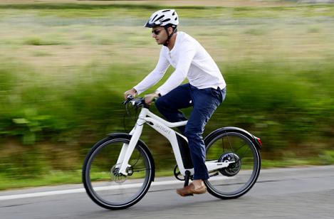 E-bike, o inventie cu care pedalezi spre viitor