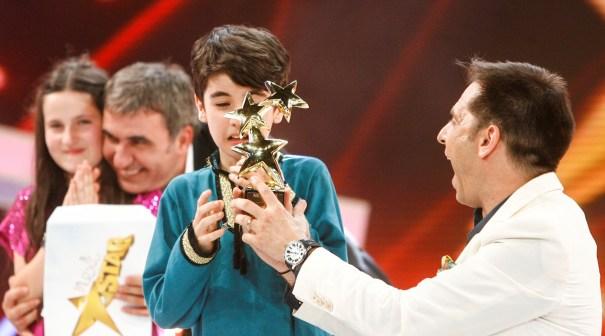 Omar, Next Starul Rom&acirc;niei, e pe urmele lui Connect-R: "Dă-te-n dragostea mea" a răsunat LIVE, &icirc;n platoul "Rai da' buni"