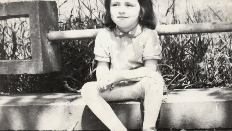 Simona, la 4 ani, în vacanță la bunici