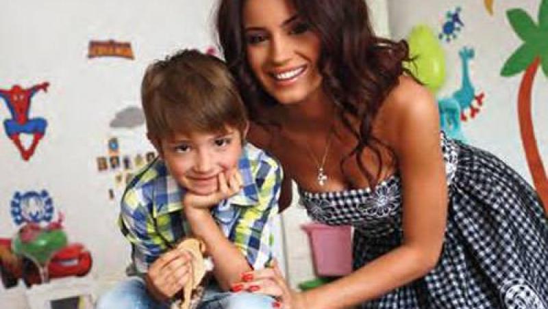 Geanina Ilieş, alături de fiul ei, Patrick