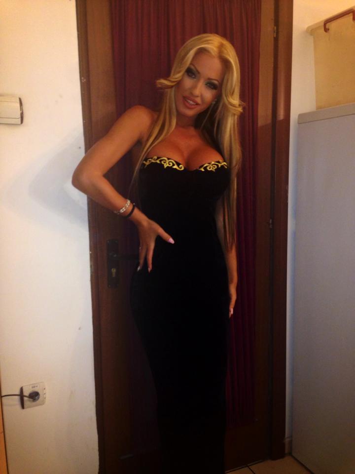 Loredana Chivu, păcătoasă la orice oră! Poza cu care și-a &icirc;nnebunit fanii de pe Facebook