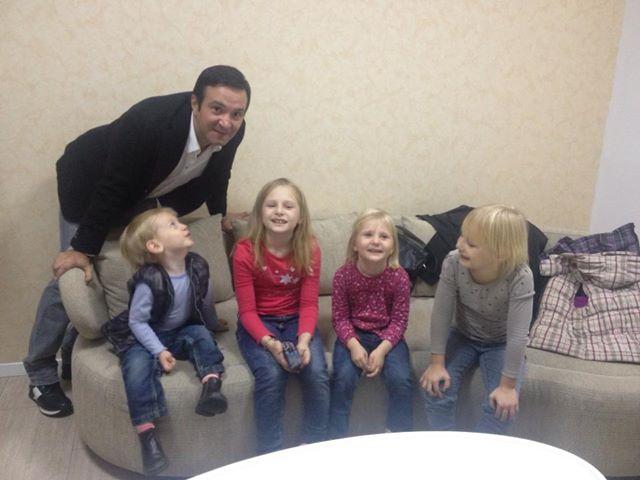 Daniel Buzdugan povesteşte cum a reuşit să-i ajute pe copiii familiei Verlan: "Minunile există, mai ales &icirc;n POSTUL CRĂCIUNULUI!"
