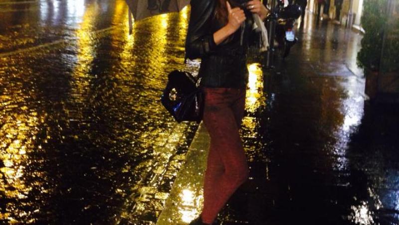 FOTO! Dancing in the rain! Bianca, fericită... în ploaie