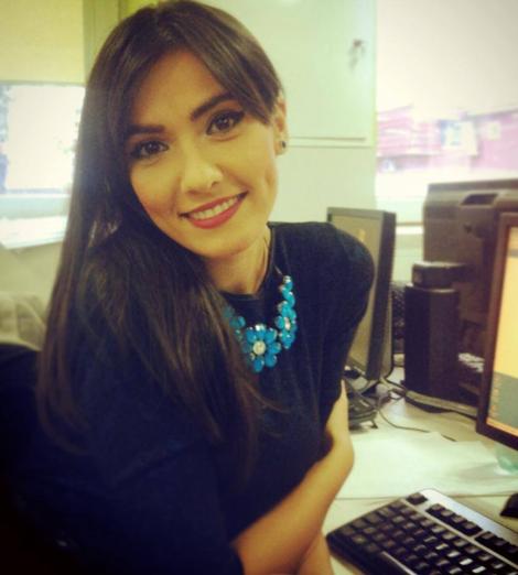 Alexandra Bădoi, iubită de fani! Frumoasa de la Meteo oferă trandafiri prietenilor de pe Facebook