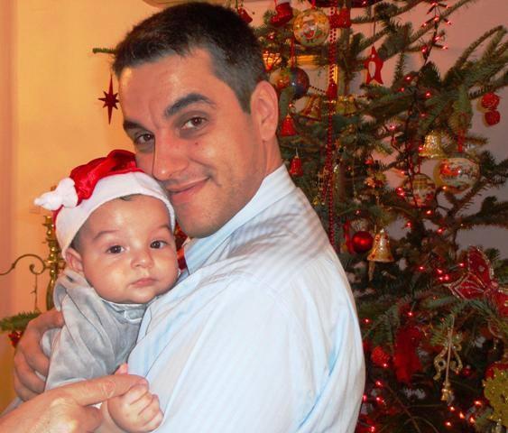 Cristi Brancu, un tătic &icirc;mplinit: Micuţul Teddy se pregăteşte de al treilea brăduţ de Crăciun