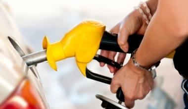 Curierii si constructorii ataca acciza suplimentara la carburanti