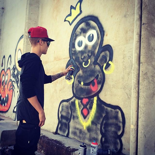 Justin Bieber riscă &icirc;nchisoarea pentru că a făcut graffiti &icirc;n Brazilia