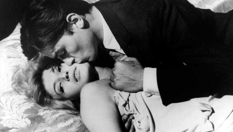 Alain Delon, marele seducător al filmului european, împlineşte 78 de ani!