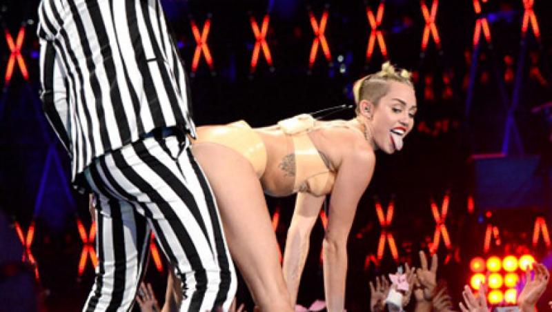 Miley Cyrus şi Robin Thicke, la MTV Music Awards