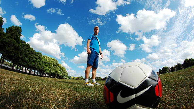 VIDEO: Să vezi şi să nu crezi! Ţinutul balonului pe picior s-a transformat în artă