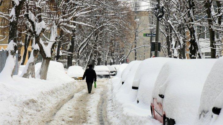 Avertizare meteo de ninsoare şi intensificări ale v&acirc;ntului