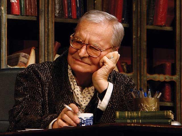 Maestrul Radu Beligan &icirc;mplineşte 95 de ani! &ldquo;Sunt de la ţară, mergeam cu vaca! Iar acest băiat a luat masa cu Regina Angliei!&rdquo;