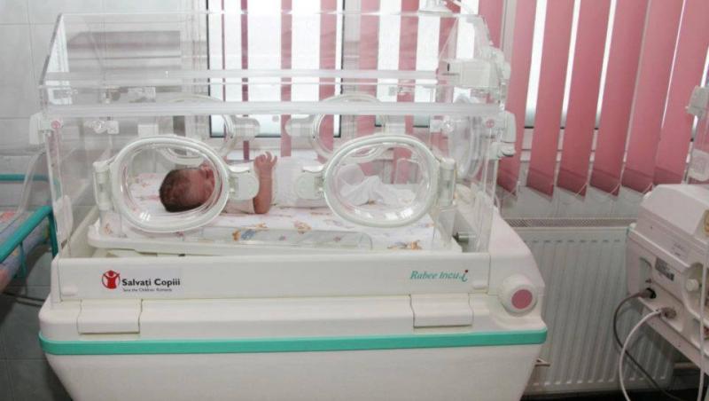 noul incubator donat de "Salvați Copiii" Maternității Cantacuzino