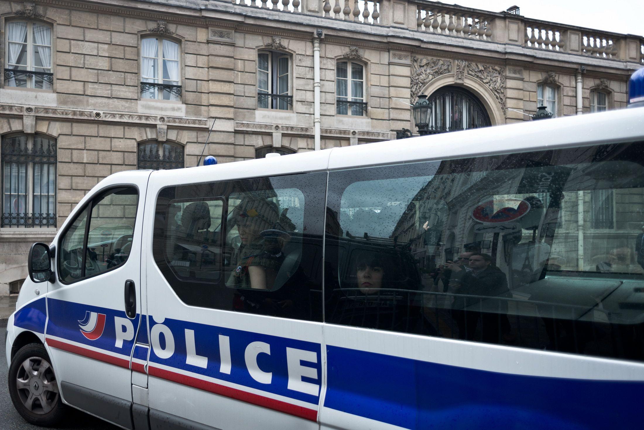 Poliția britanică, &icirc;n acțiune &icirc;n satele din Rom&acirc;nia. Ce le-au spus rom&acirc;nii