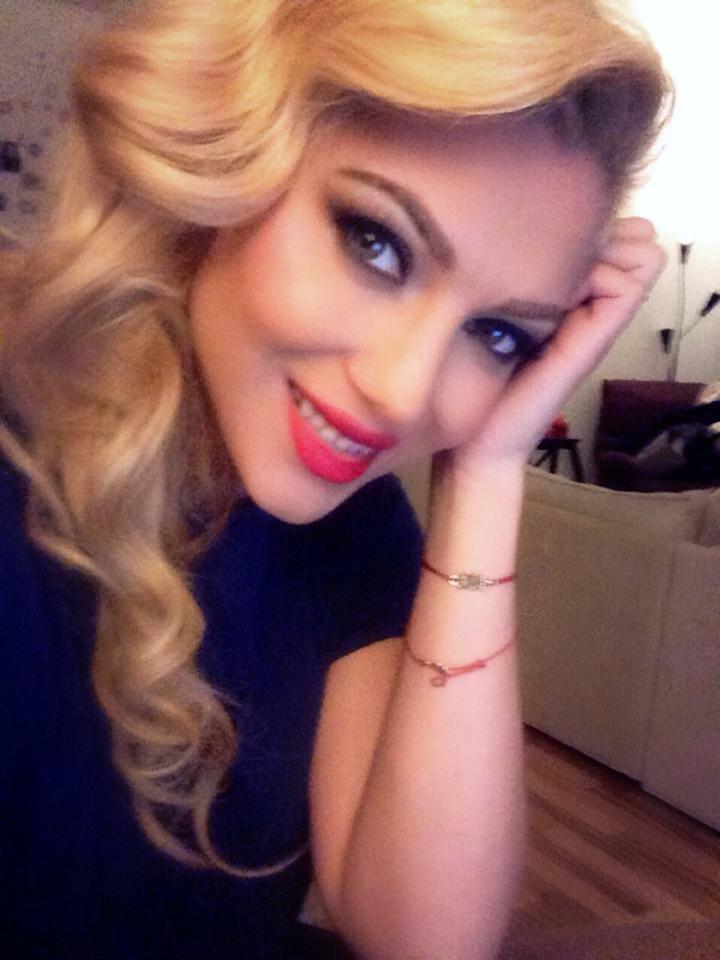 Cum să n-o ajuţi? Bradul este foarte important, aşa că Lora ne cere sfaturi &icirc;n privinţa decoraţiunilor