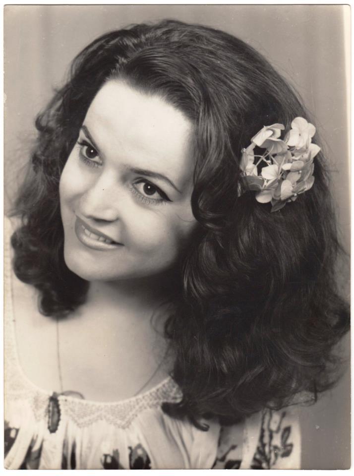 A fost frumoasă de t&acirc;nără! Maria C&acirc;rneci, la &icirc;nceputul artistic!