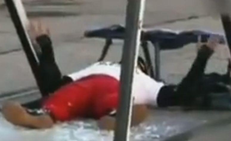 VIDEO ŞOCANT! A vrut să doboare recordul mondial, dar şi-a rupt g&acirc;tul!