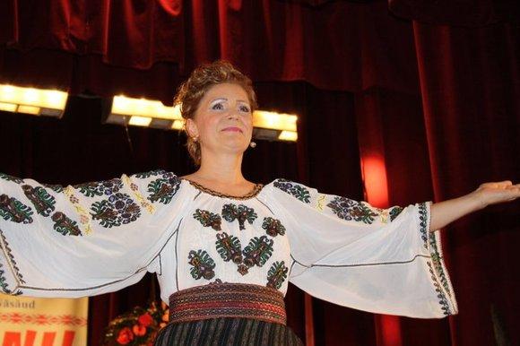 Matilda Pascal Cojocăriţa, o femeie completă: a sărit cu parașuta, a fost manechin. Dar cel mai drag i-a fost c&acirc;ntecul