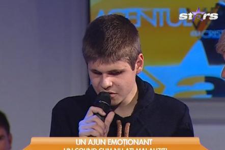 Un moment emoţionant: Vă amintiţi de Eduard Leancă, băiatul nevăzător care c&acirc;ntă dumnezeieşte?