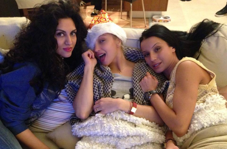 Sărbători de vedete! Lora a petrecut cu trei fete cucuiete!