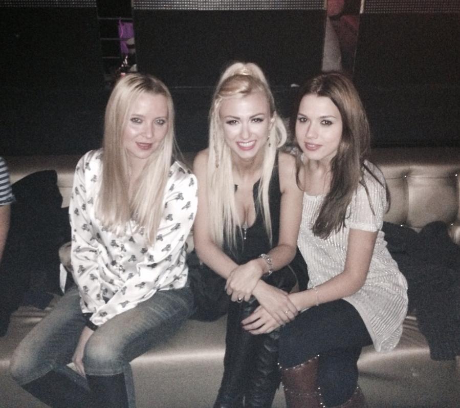 Andreea Bălan s-a petrecut: cu fetele &icirc;n club!