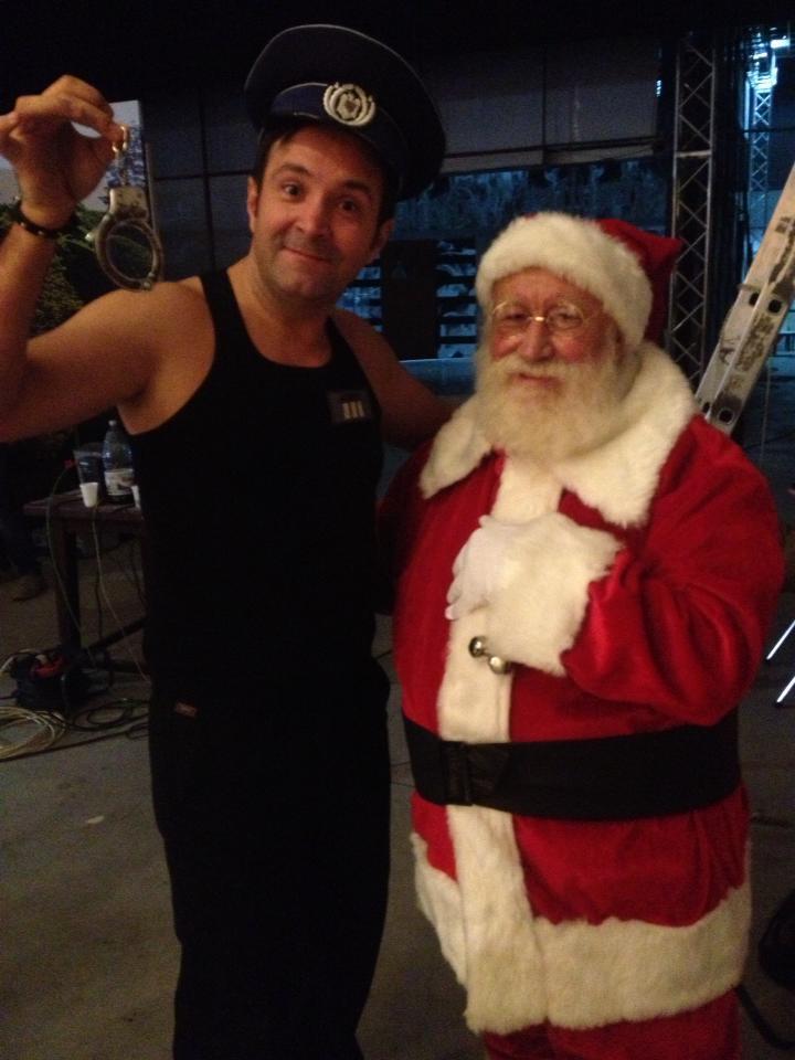 "Moş Crăciun şi prietenii săi" | Daniel Buzdugan, pregătit să-l &icirc;ncătuşeze pe Moş Crăciun