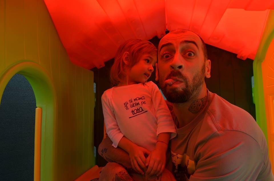 CRBL, un tătic model! Momentul c&acirc;nd c&acirc;ntăreţul se simte cu adevărat fericit