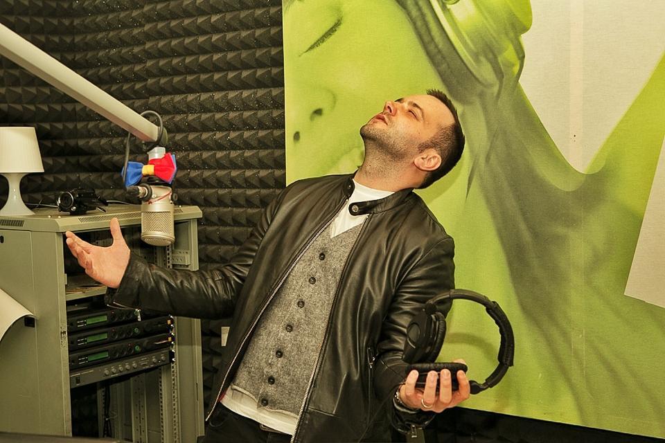 Fenomene care nu se pot explica: Muzica &icirc;i face pe oameni mai frumoşi!