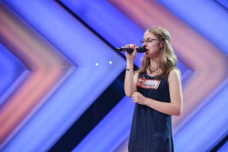 X Factor schimbă vieți: Petra Pintelei va putea vedea clar pentru prima dată în viață
