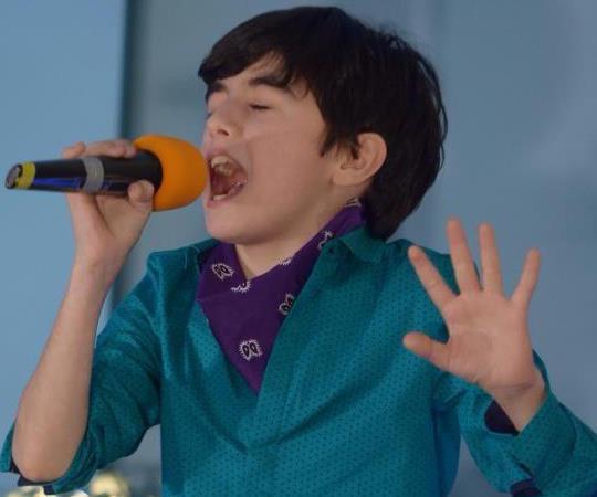 Ritmuri orientale &icirc;n plină iarnă. Omar a c&acirc;ntat de ziua Antenei 1 Deva!