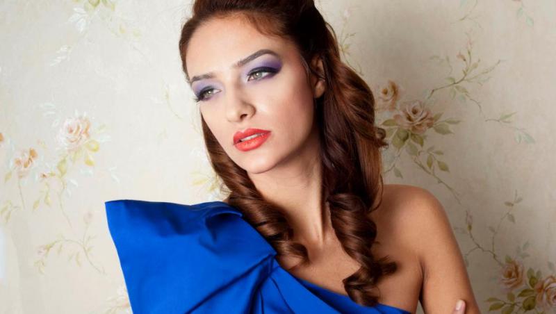 GALERIE FOTO! Denisa Ciocoiu, fosta concurenta Next Top Model, a semnat cu Versace!