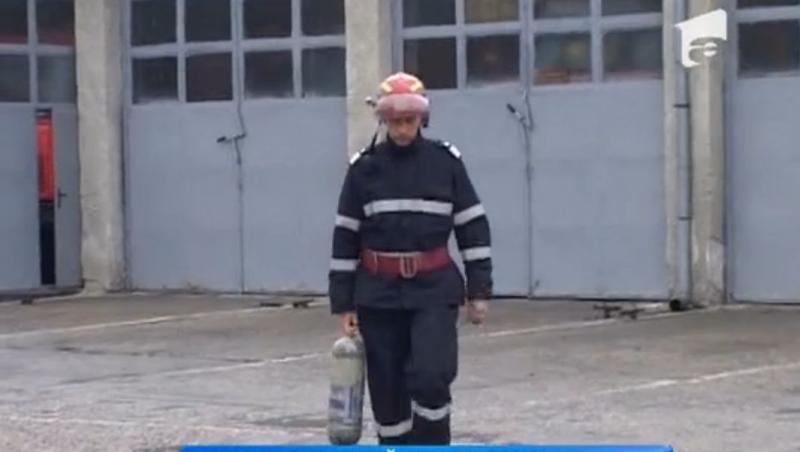 Arad: Eroul necuvantatoarelor: Un pompier a resuscitat o pisica intoxicata cu fum