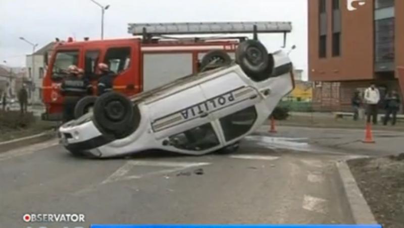 Accident ca-n filme in Targu Mures: O masina de politie s-a rasturnat!