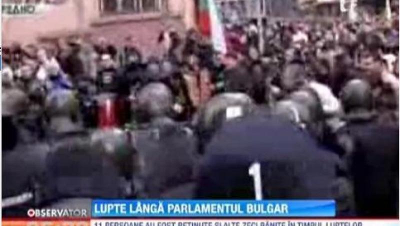 Zeci de bulgari au fost raniti in timpul unor proteste violente in jurul parlamentului