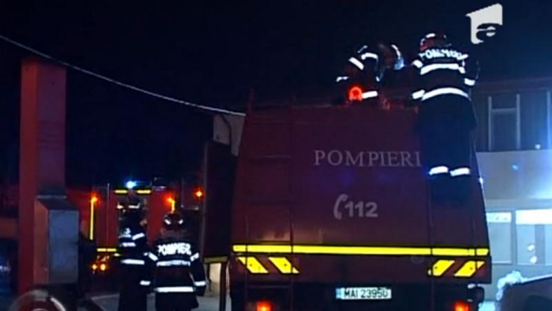 Un service auto din Constanta a fost distrus de flacari