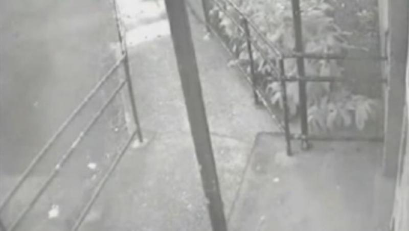 De groaza! O fantoma a fost surprinsa de camerele de supraveghere ale unei cladiri din Londra