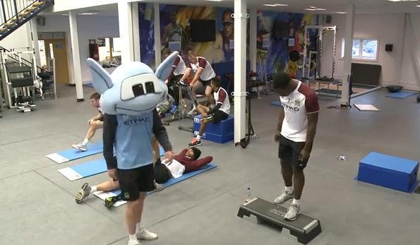 VIDEO: "Cetatenii" o dau pe Harlem Shake! Jucatorii lui City isi fac de cap