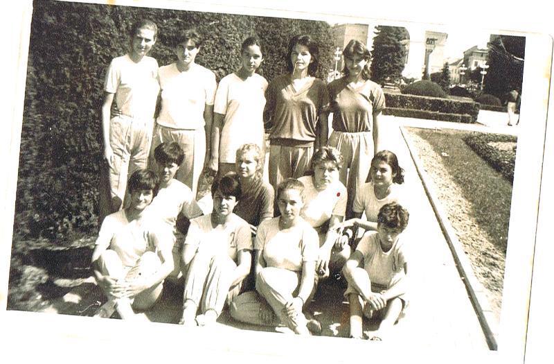 Andreea Marin, fotografii alb-negru din perioada de "pionierat". O recunoasteti?