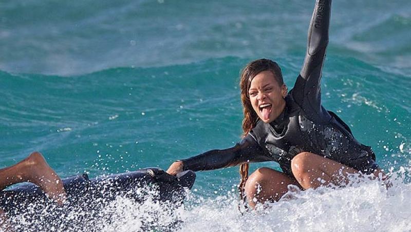 Rihanna a intrat la apa! Vezi cum se balaceste ca o ratusca!