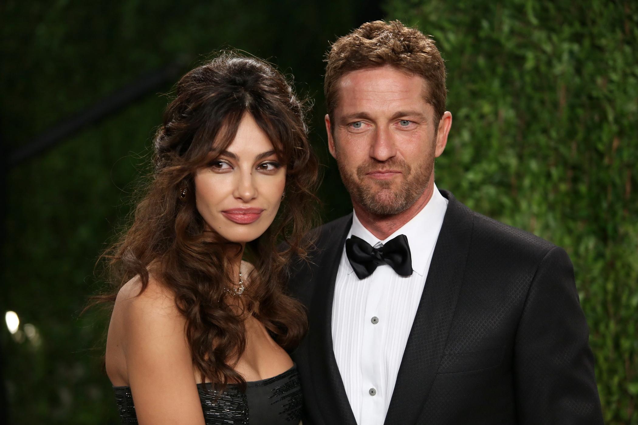 Gerard Butler si Madalina Ghenea vor sa faca nunta intr-un castel din Scotia