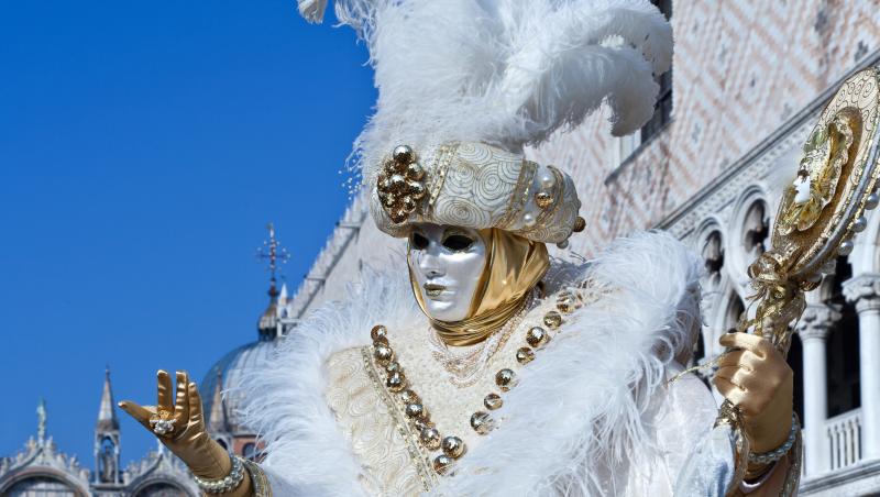 A inceput carnavalul! Venetia, invadata de masti si costume de epoca
