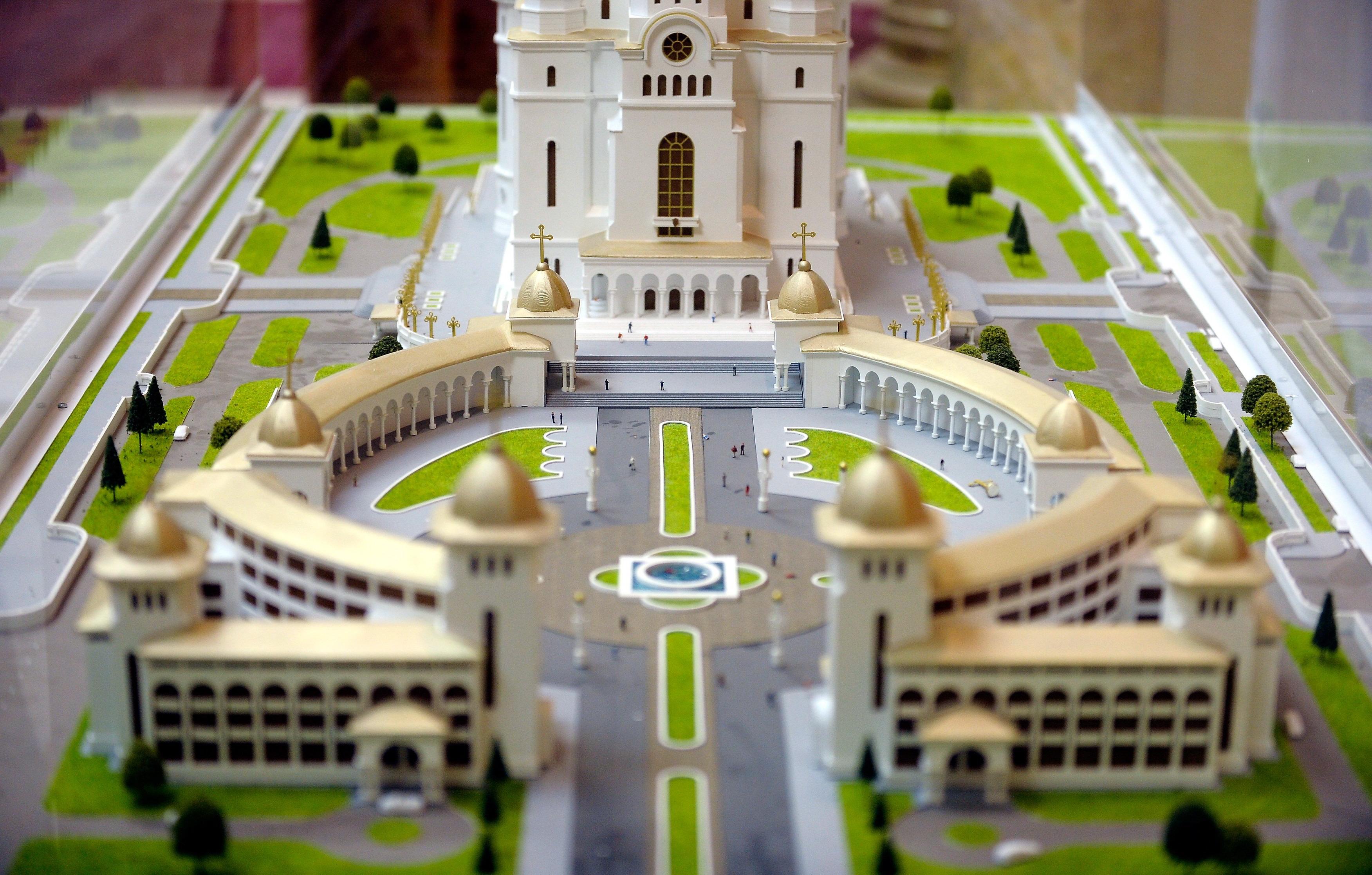 Despre Catedrala Neamului: s-a marit numarul de muncitori, echipele s-au impartit pe zone, iar simbolul cladirii va fi "Forma zidita a Cuvantului"