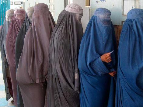 Un seic arab socheaza: "Fetitele nou-nascute trebuie sa fie acoperite complet cu burka"