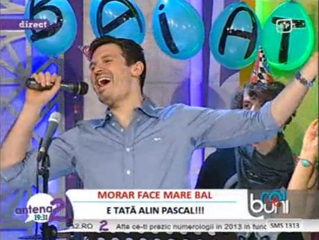 "Buna seara, tata!" Alin Pascal, solistul bandului de la "Rai da' Buni" are un baietel